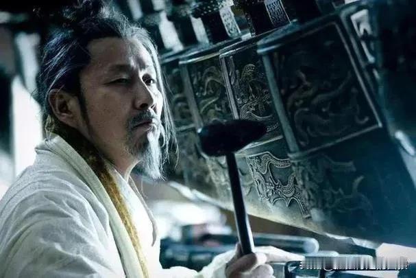 刘邦打下天下后，刘邦他爹魏为何要向他下跪？

刘邦把其他人都给封了就把老刘晾在那