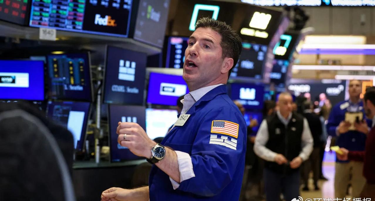 美伊冲突后交易员逢低买入】美股周一尾盘走高。在上周末美国和以色列对伊朗发动袭击后