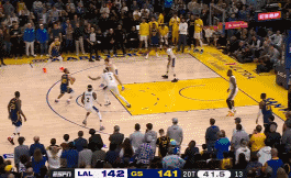 詹姆斯拿下第20个篮板，创生涯新纪录！
北京时间1月28日，湖人与勇士的比赛进行