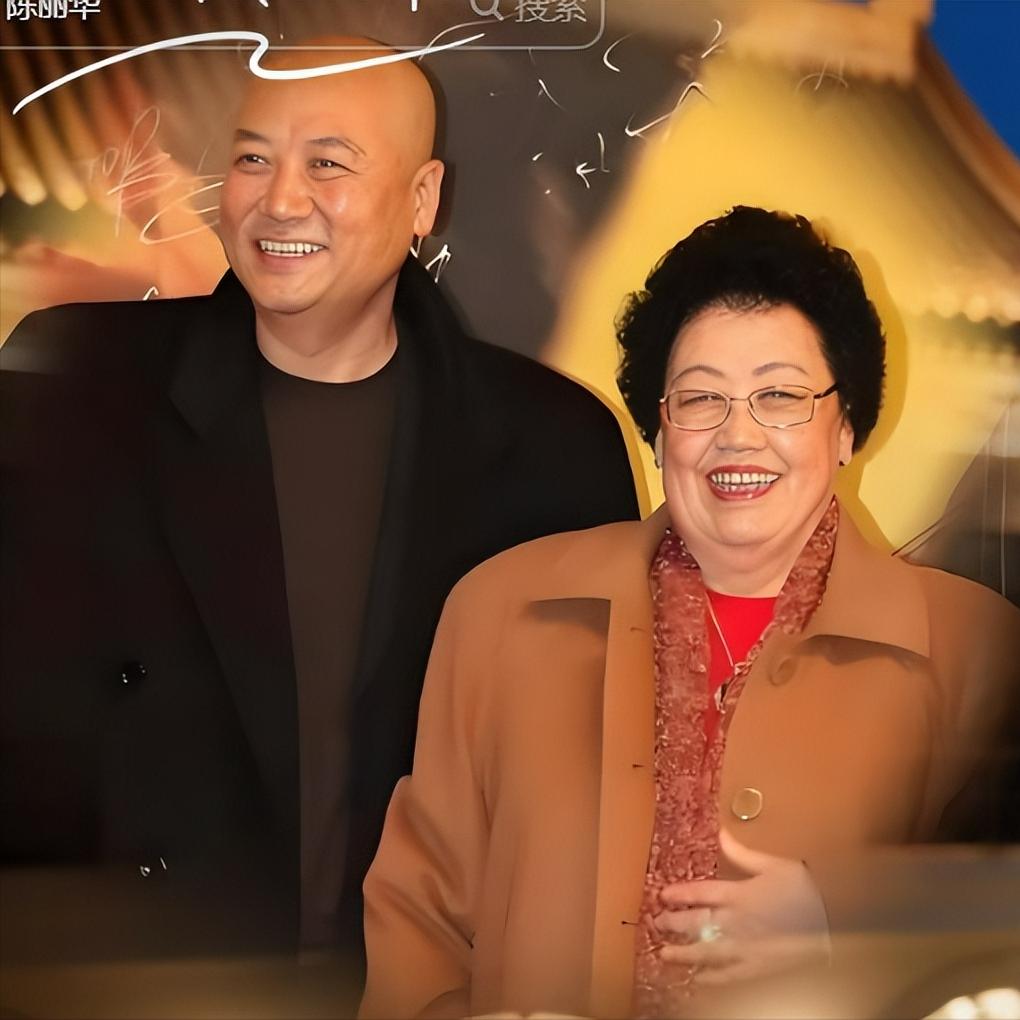 我突然理解迟重瑞了，之前一直不明白
他为什么能跟陈丽华过这么多年
还得叫陈丽华董