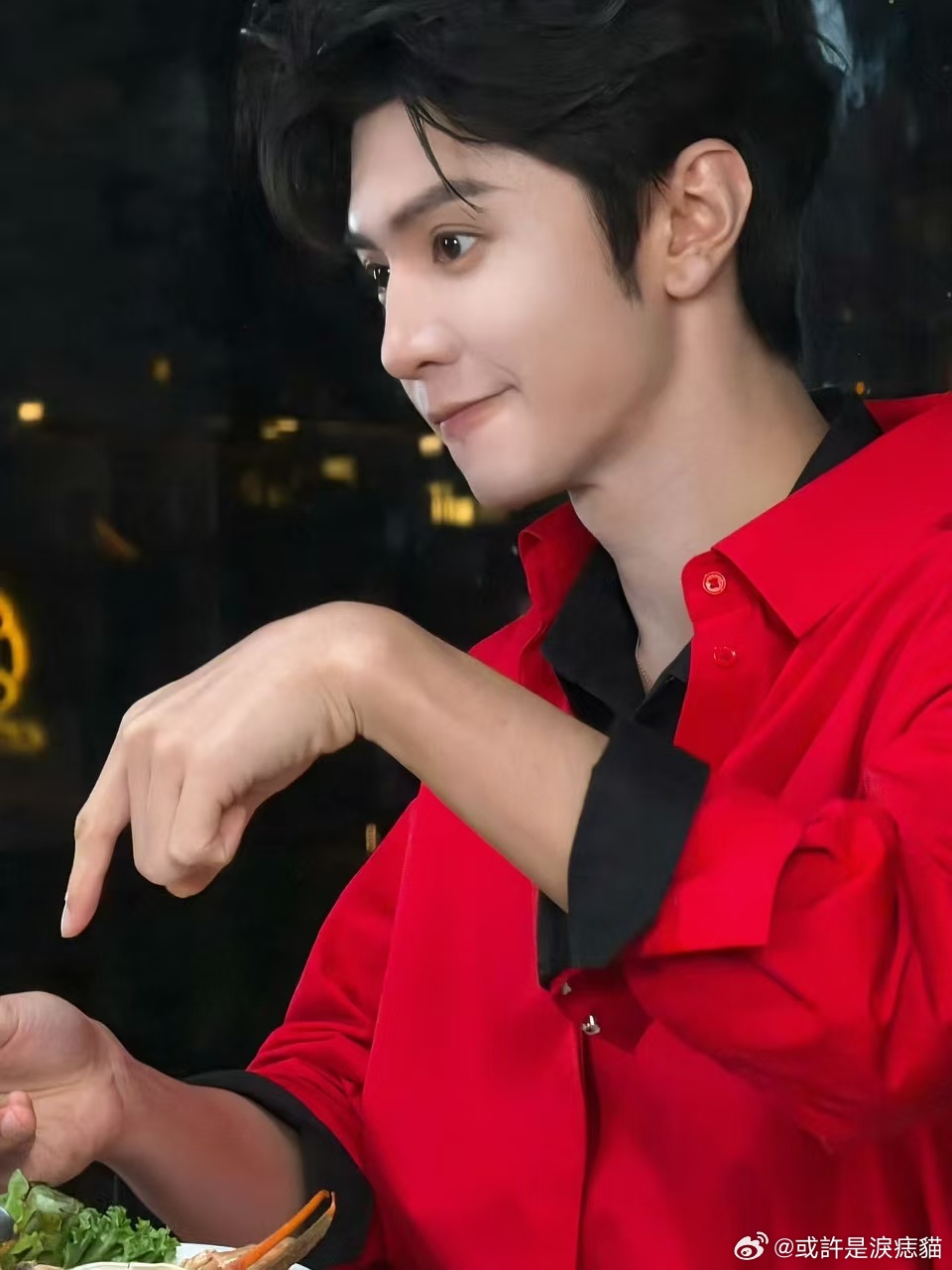 陈哲远仰拍也如此权威陈哲远有0个死角不管什么刁钻视角都拍不出瑕疵，陈哲远这颜值真