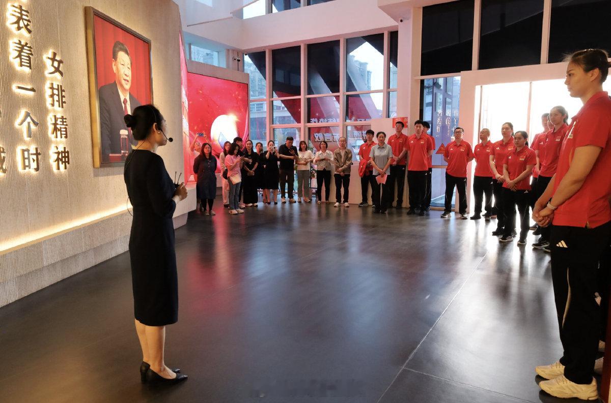 【寻根女排精神 聚力备战攻坚——中国女排参观漳州女排精神展示馆】结束北京阶段性训