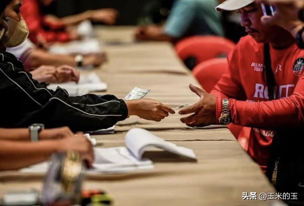 菲律宾总统小马科斯周日宣布，全国范围内的燃油补贴将自4月6日起扩展至其他交通运输