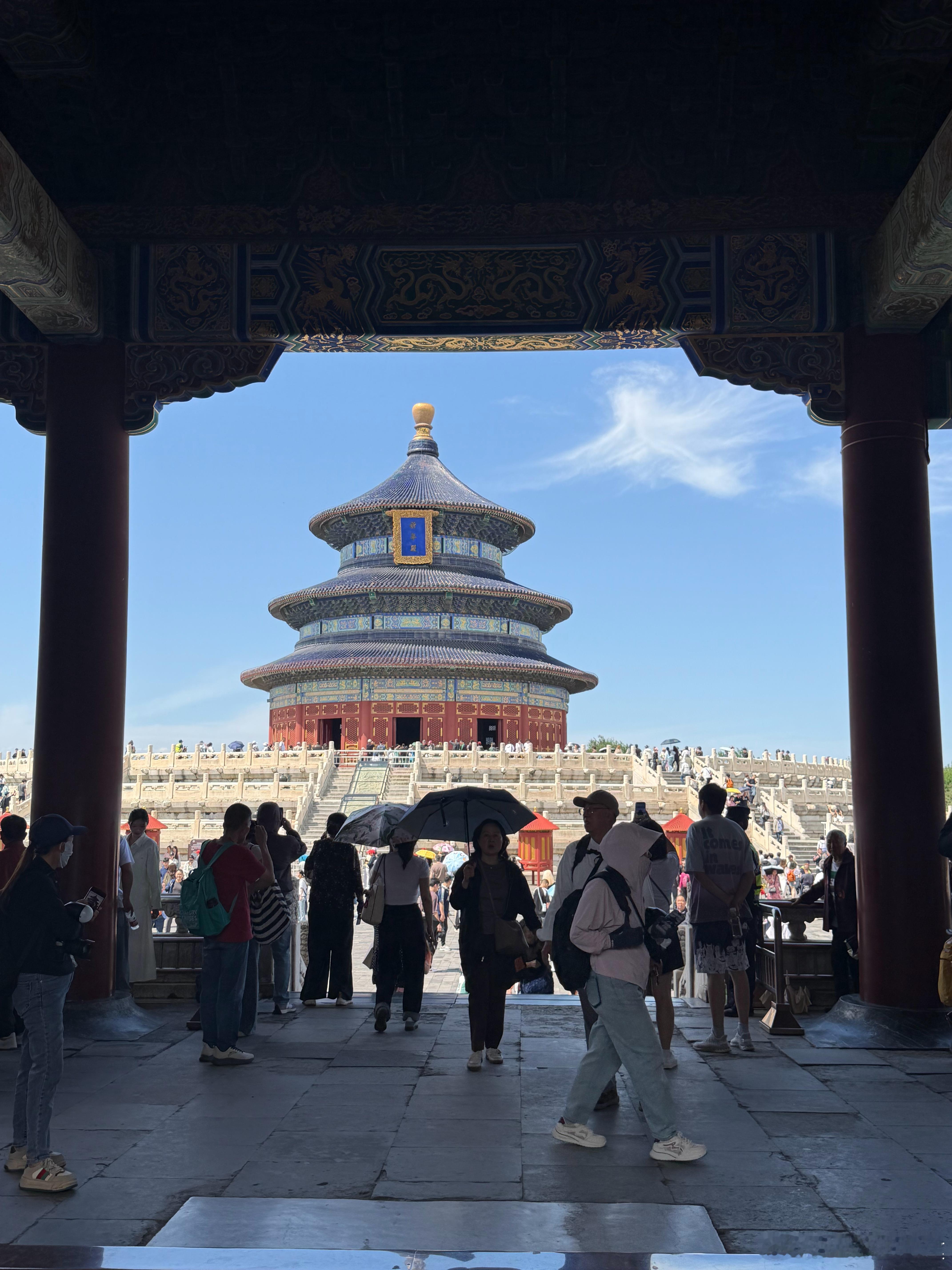 难得天坛周一也开了，赶上今天世界博物馆日。祈年殿边一缕祥云很应景。走进博物馆 北