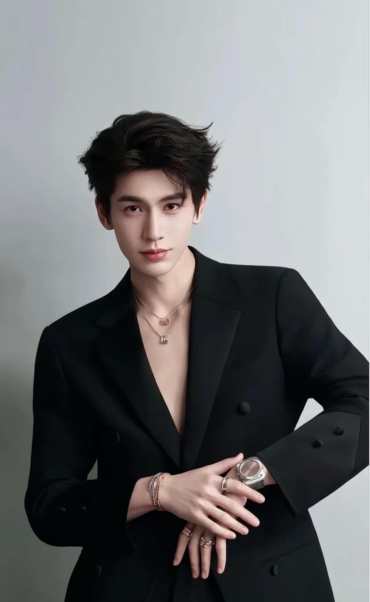 张凌赫啊张凌赫，听我一句劝，你要是哪天不演戏了，直接去考编准能上岸，这文笔确实有