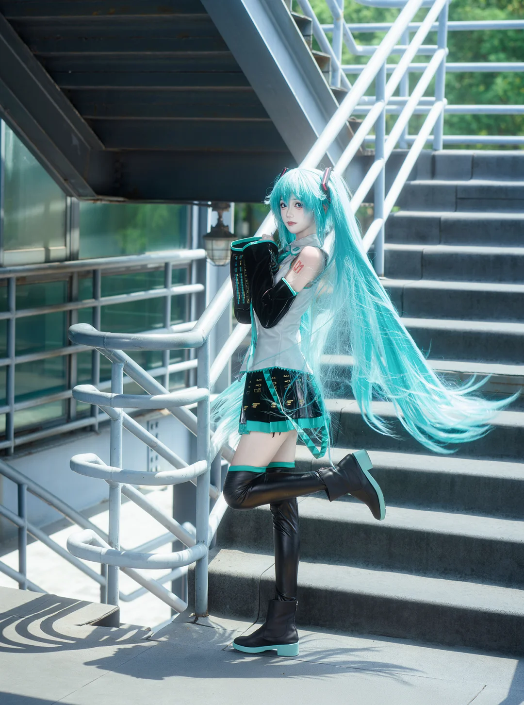 “起猛了！初音手办怎么动了”