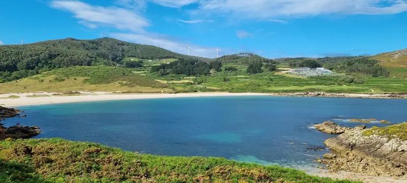 4月12日，西班牙首相桑切斯和夫人在北京颐和园被网友偶遇。这可是他四年内第四次访