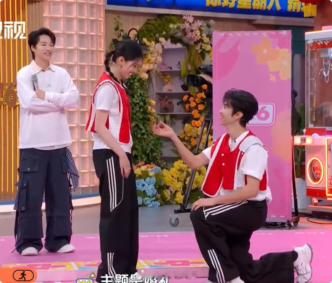 陈哲远好六给张婧仪求婚陈哲远对张婧仪说我的女人我来救陈哲远好六给张婧仪单膝跪地 