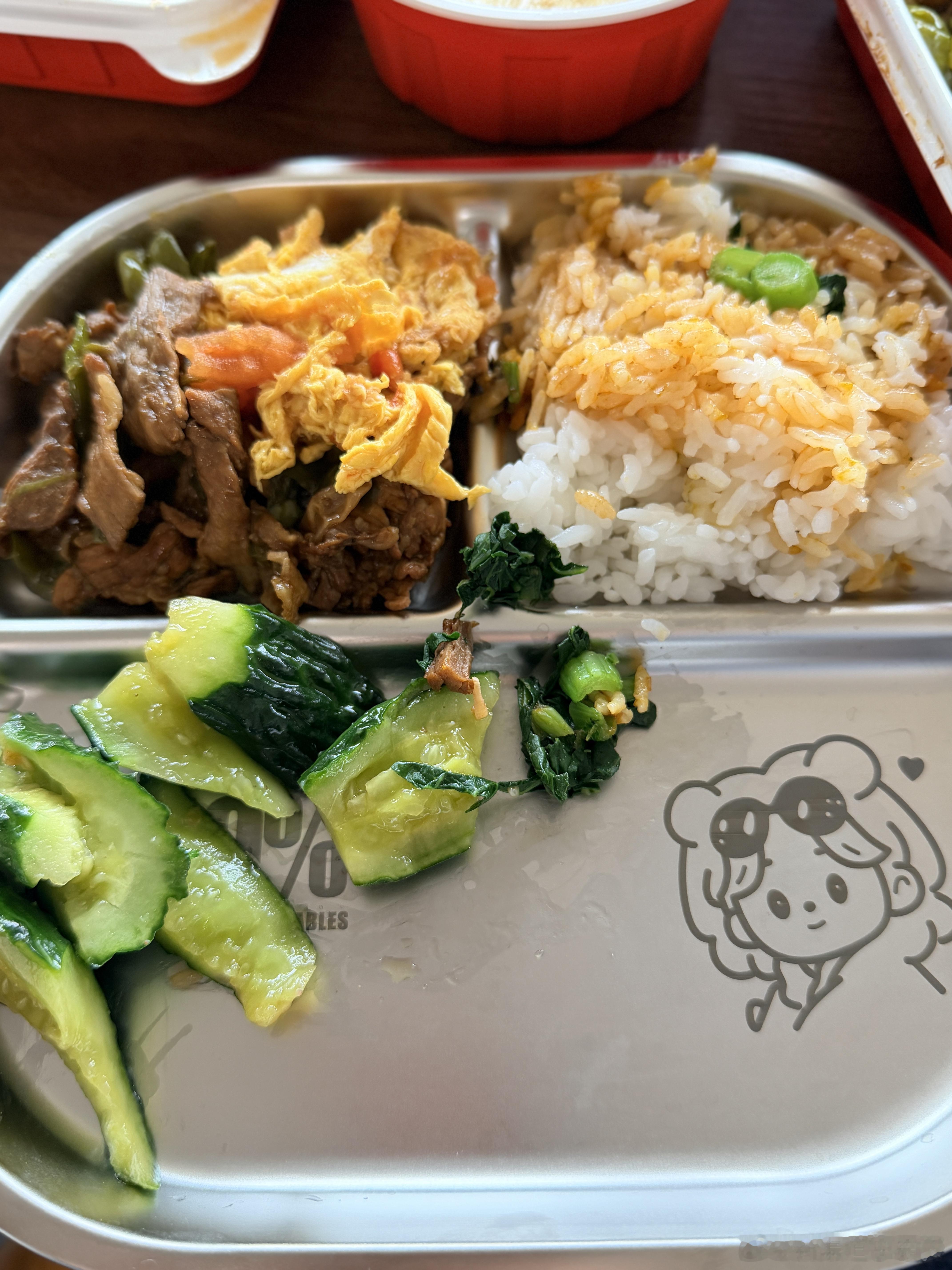 当你用了分格餐盘，吃啥都感觉寂寞而且这个餐盘太浅了，用起来很不方便第一次也可能是