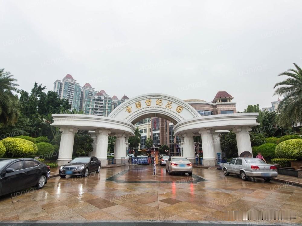 老黄埔一代神盘跌穿底裤，金碧世纪花园的业主崩溃了

一个读者刚刚给我发来两张图。