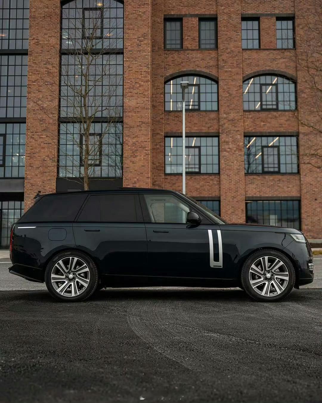 揽胜称看到致敬甚至模仿很高兴揽胜：“每一次模仿都说明了揽胜就是标杆”保时捷：“或