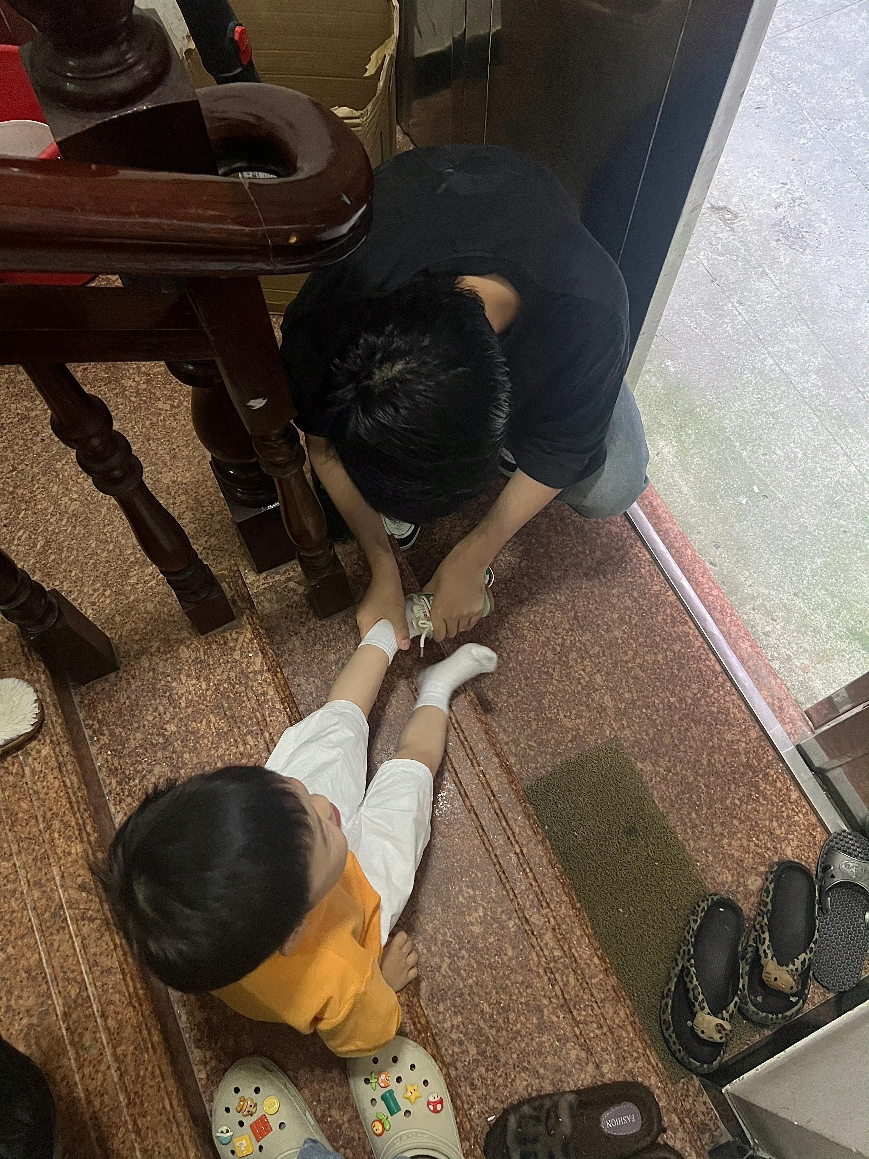 捡狗毛，翔舅舅回家了🐶👦🏻 