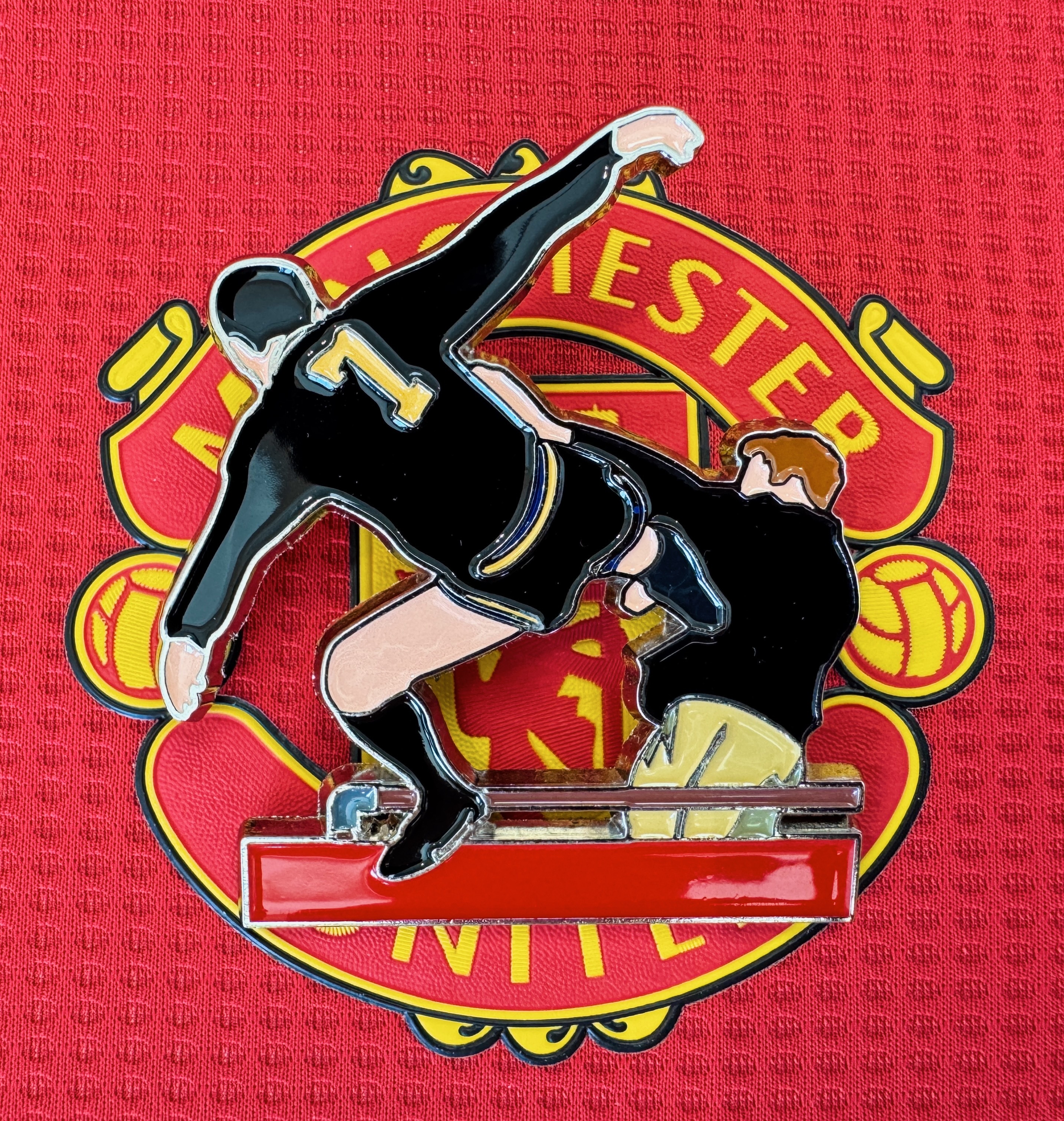 📆三十三年前的今天，1992年11月26日，坎通纳从利兹联加盟曼联。👑说这是