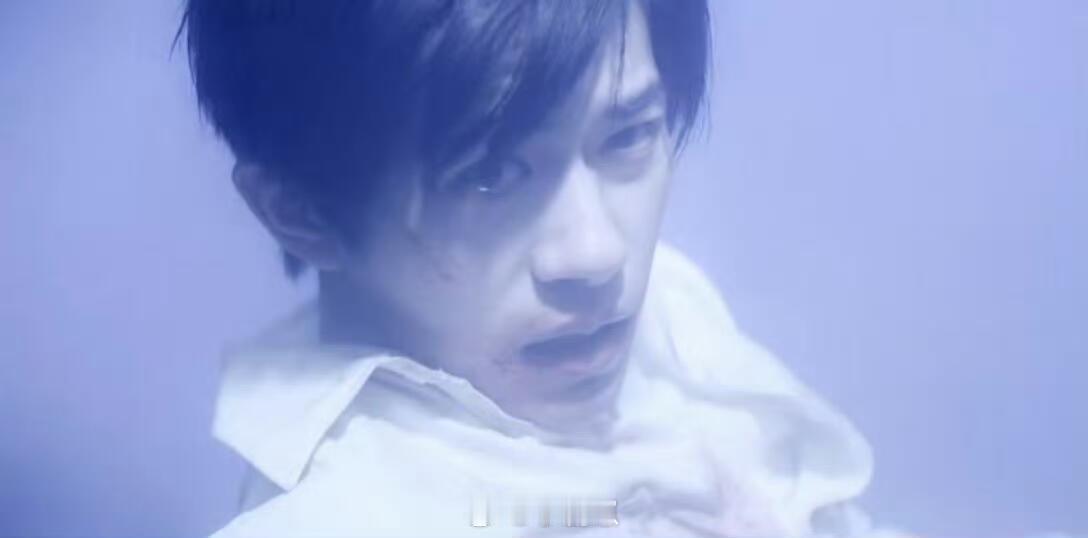 《狂野时代》的色彩太绝了！绿松石、群青、甘草绿这些颜色超有感觉，还藏着故事感，每