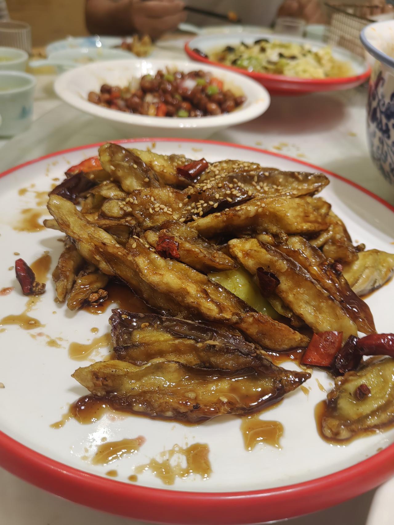 这个世界——你不喜爱的菜，也不一定坏

昨晚在一家星级酒店吃饭，席间上了一道风味