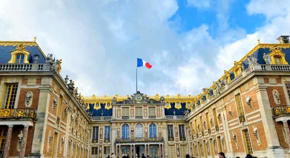 欧洲为什么那么有钱？你以为是工业革命？别逗了。就连保加利亚那种犄角旮旯的国家，人