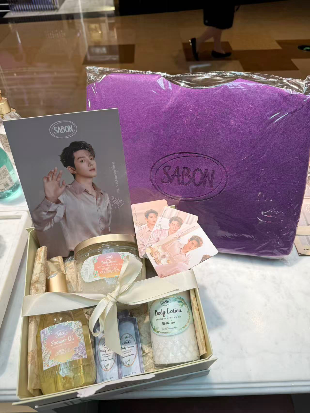 Sabon这个周边包包还贴心定制了应援帝王紫，真不错