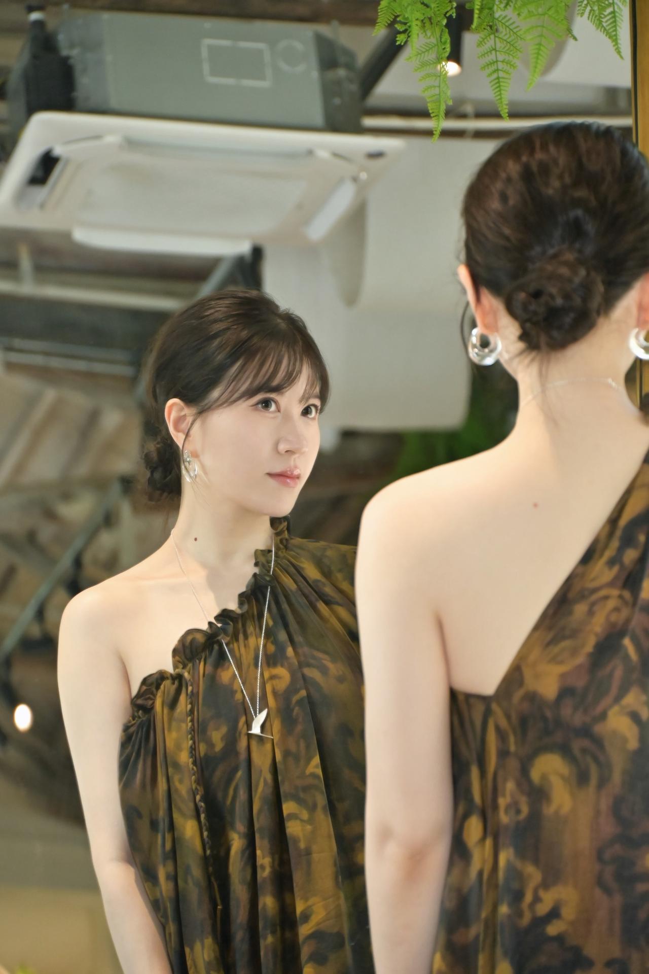 国风旗袍加身，窈窕淑女，君子好逑。参差荇菜，左右采之。共享美人靓照 干净清新的日