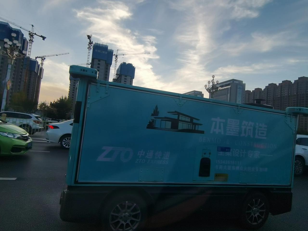 智能无人快递车：快递行业发展新引擎
 
在当今科技飞速发展的时代，智能无人快递车
