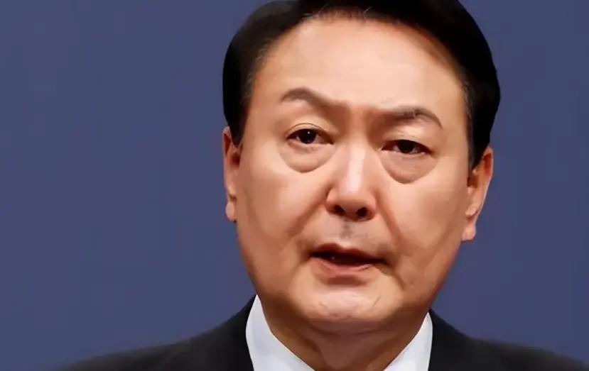 尹锡悦被判无期徒刑：亲手把自己送进监狱的韩国总统
 
当地时间2月19日，韩国首