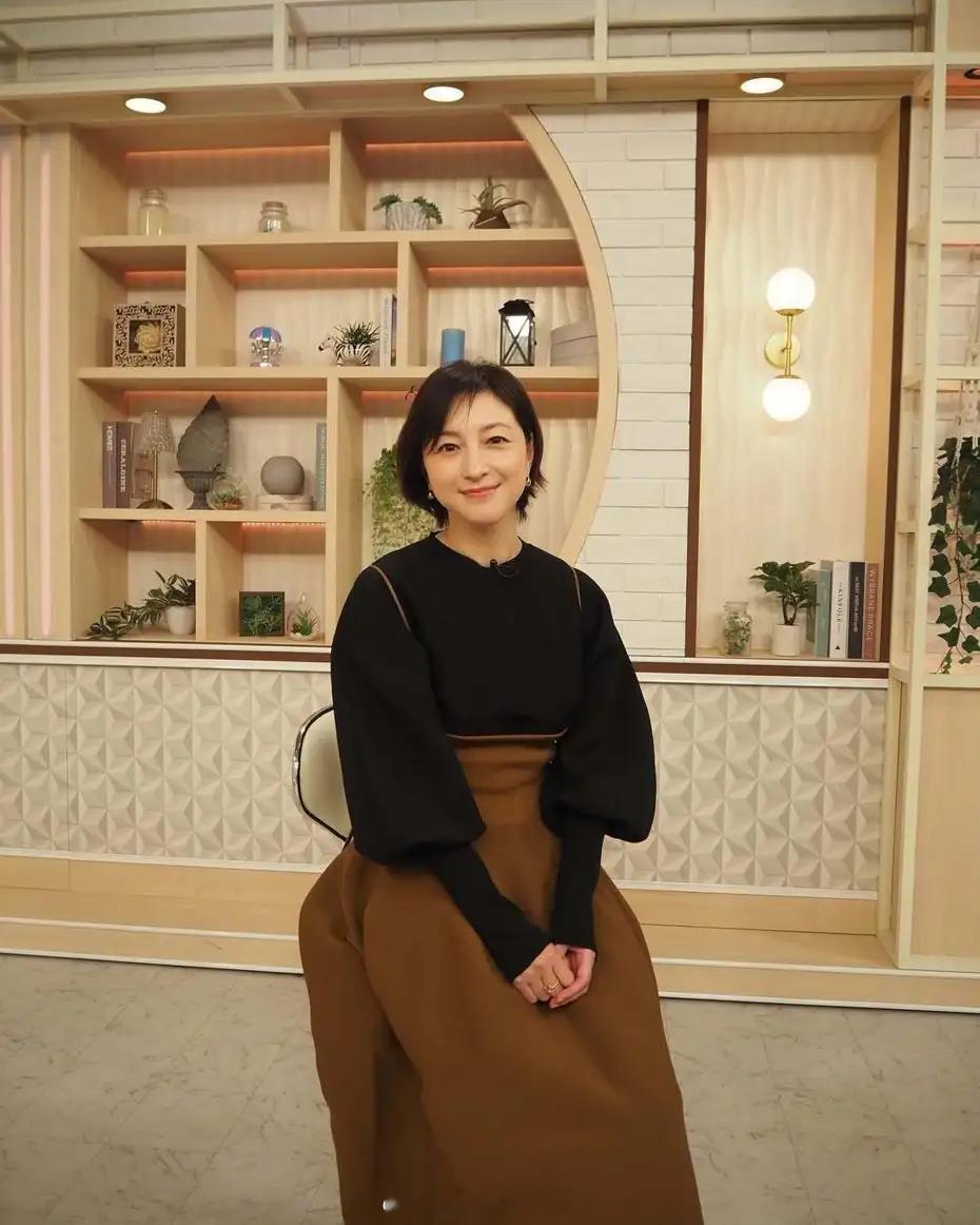 广末凉子追尾被罚70万日元 据日媒，广末凉子去年行车超速追尾大型拖车导致同车男性