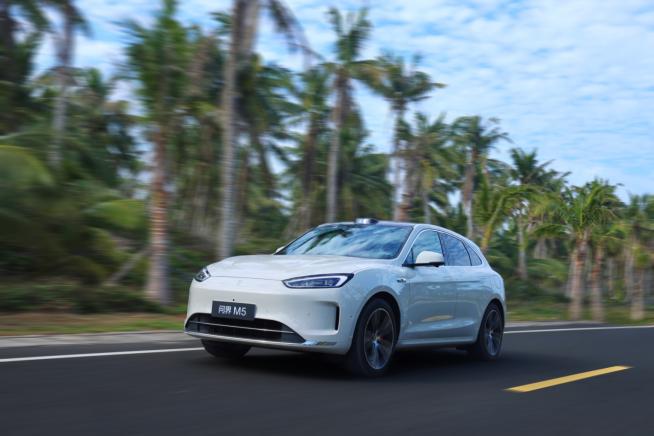 二胎家庭实测！问界新M5 Ultra带娃出行太省心
我家是二胎家庭，选车就一个标