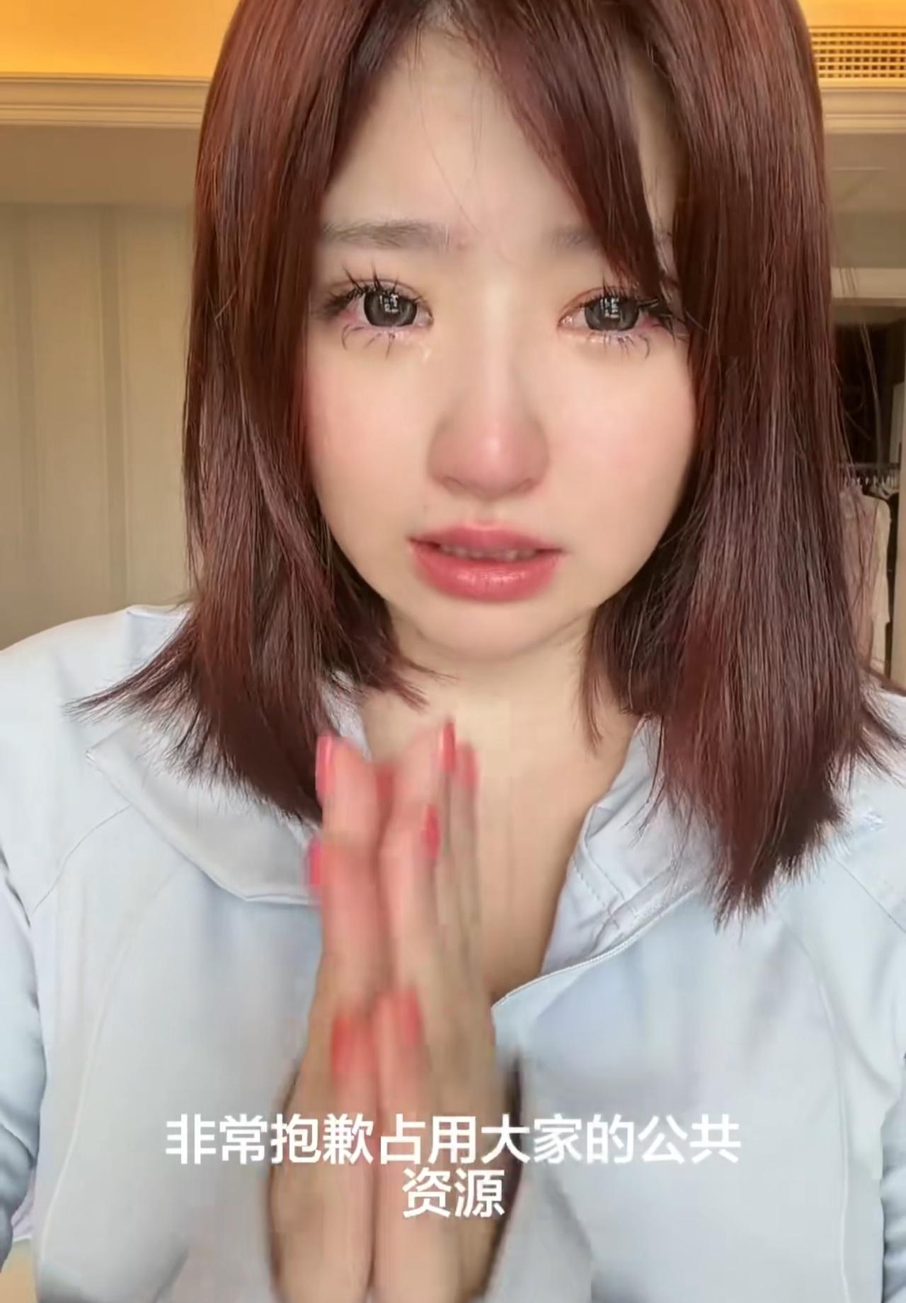 黄一鸣带狗出门没牵绳，自家狗狗靠近吓到过路女士，双方当场起了矛盾，黄一鸣当场气焰