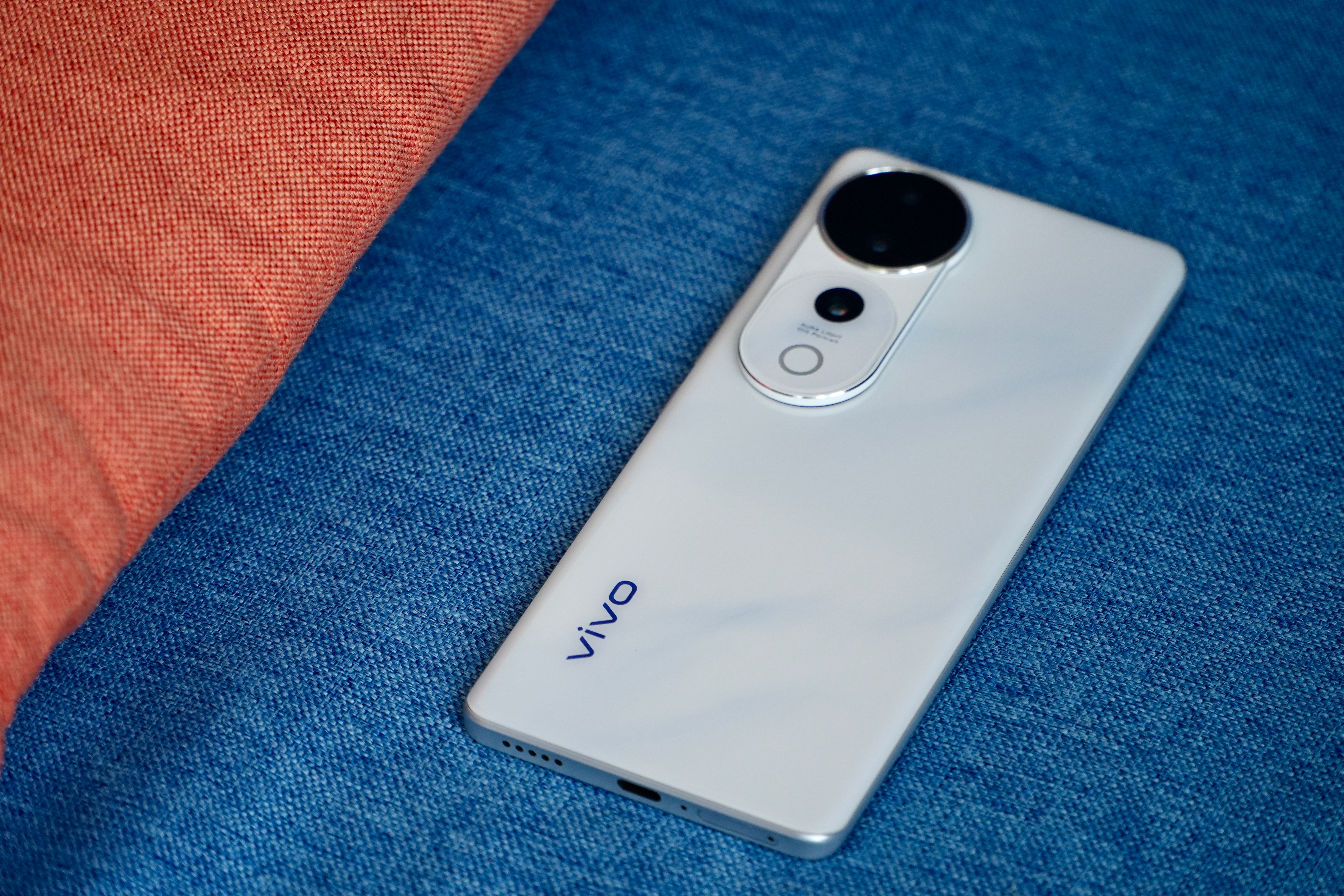 #vivoS19发布会#刚刚结束，快男哥在酒店快速开箱瞎拍一下 vivo S19