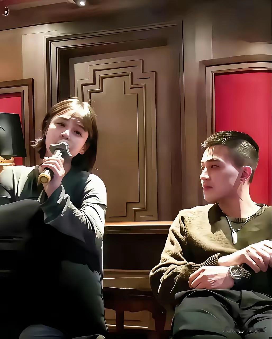 我想劝欧豪要不就追回马思纯吧！
这样打一巴掌又给颗糖
我一个围观的都快抑郁了
