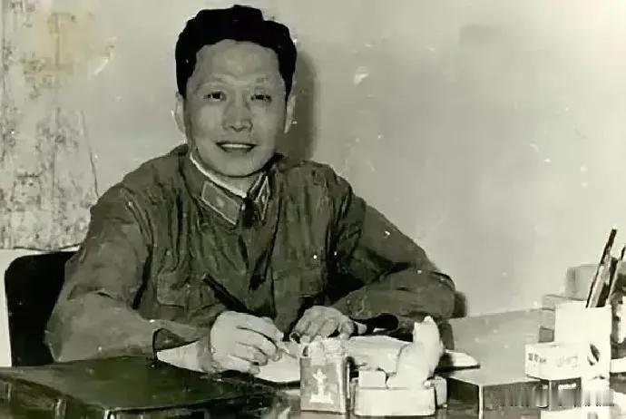 1949年2月20日，国民党空军少尉杨宝庆启动了停在西安机场的一架运输机。谁知，