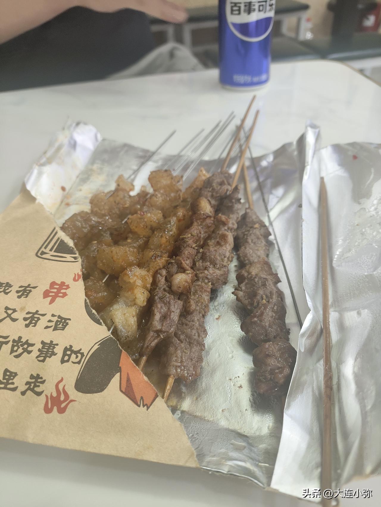 深夜陪诊后的那一碗热乎面，太治愈了！

前天晚上陪老妈去铁路医院挂急诊，折腾完我