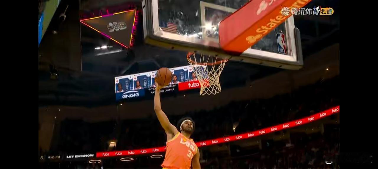 骑士60比54尼克斯半场领先6分结束上半场！
骑士通过精彩的四人传导球，打出精彩