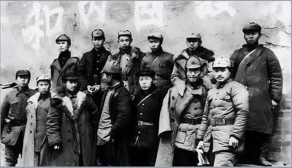 1938年，八路军在冀南平原建军区，司令部仅10人，唯一的家当是个警卫连，却成了
