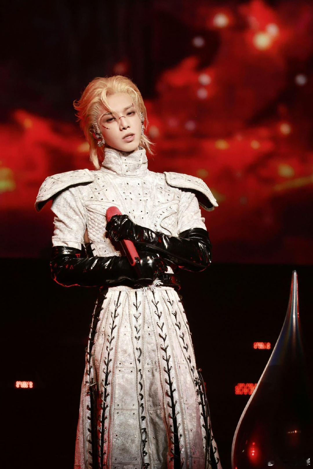 华晨宇5场演唱会带动南京54万人次不止收获歌迷的喜爱，火星演唱会还带动汤山全域旅
