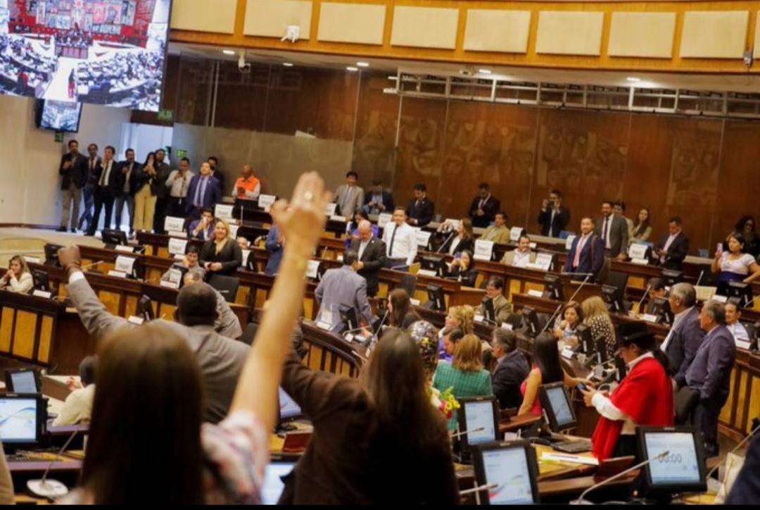 厄瓜多尔干涉委内瑞拉内政！

厄瓜多尔国会通过了一项决议，支持对委内瑞拉总统尼古