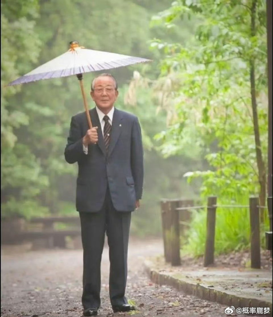 人生就是如此的波澜万丈，永远不知道将来会发生什么。既会有令人羡慕的幸运降临，也会