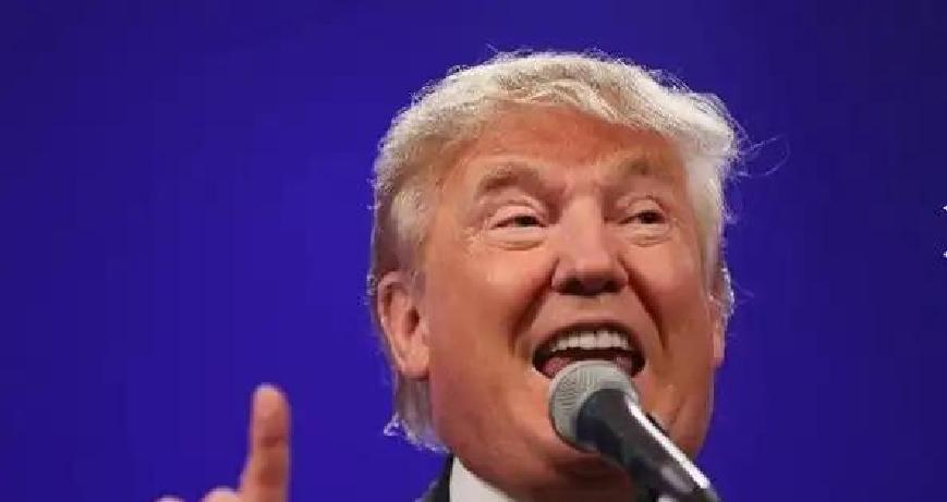 快讯！快讯！
 
美国前总统特朗普曾突然宣布了对华加征关税和一揽子限制，把两边的