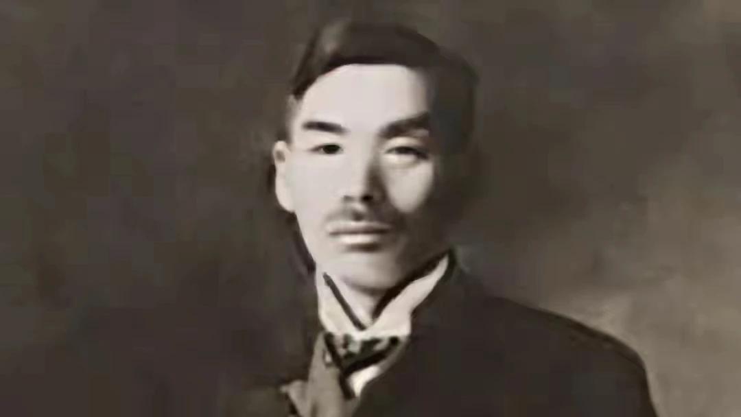 他是泰坦尼克号上唯一的日本幸存者，却背负骂名度过一生。在生死抉择登上救生艇后，他