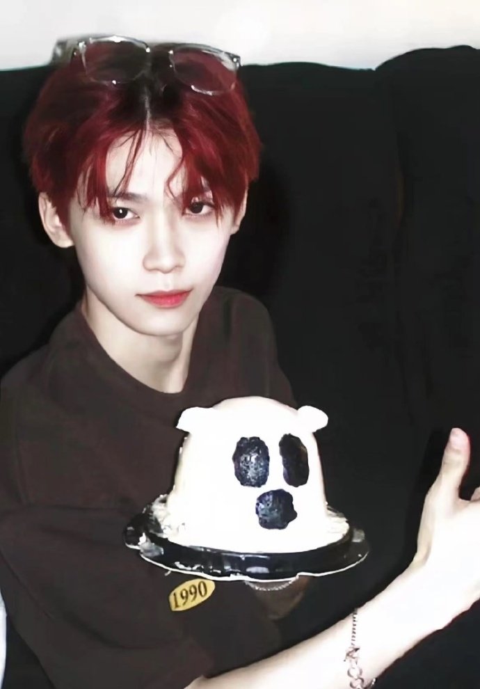 被这个红发造型的梓渝一脚踹进梦女队伍 梓渝早期红发天神被这个红发造型的梓渝一脚踹