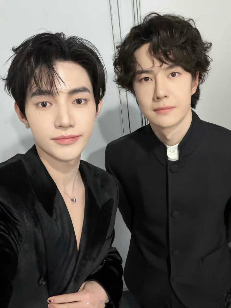 章昊发了和王一博的自拍章昊晒王一博自拍照章昊王一博自拍合影