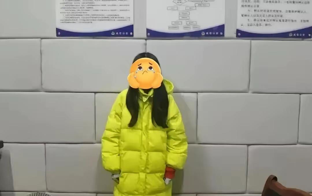 说她聪明吧，她有点傻，说她傻吧，脑子挺活泛的！

近日，贵州毕节一女生参加事业单