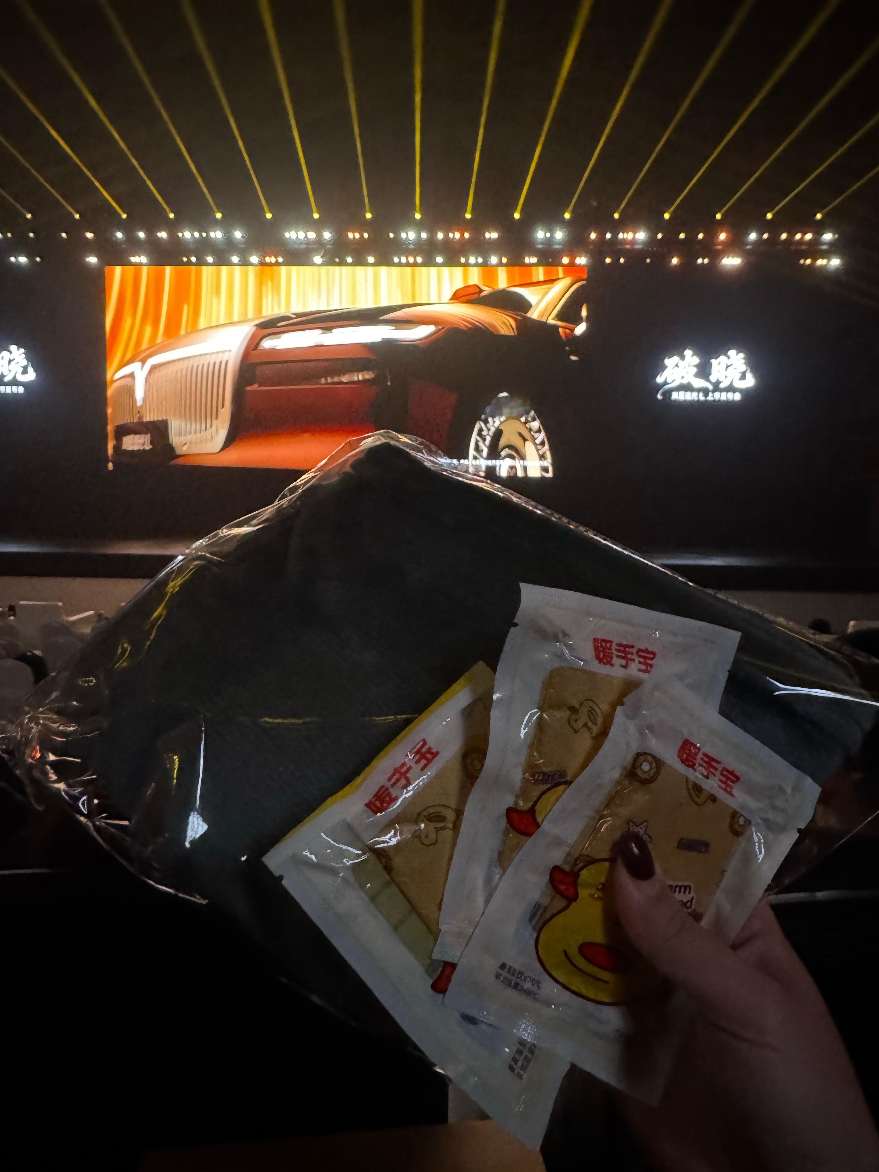 细节见真章是每次参加岚图活动的真切感受每场发布会都会备好贴心小物件放在每一个观众