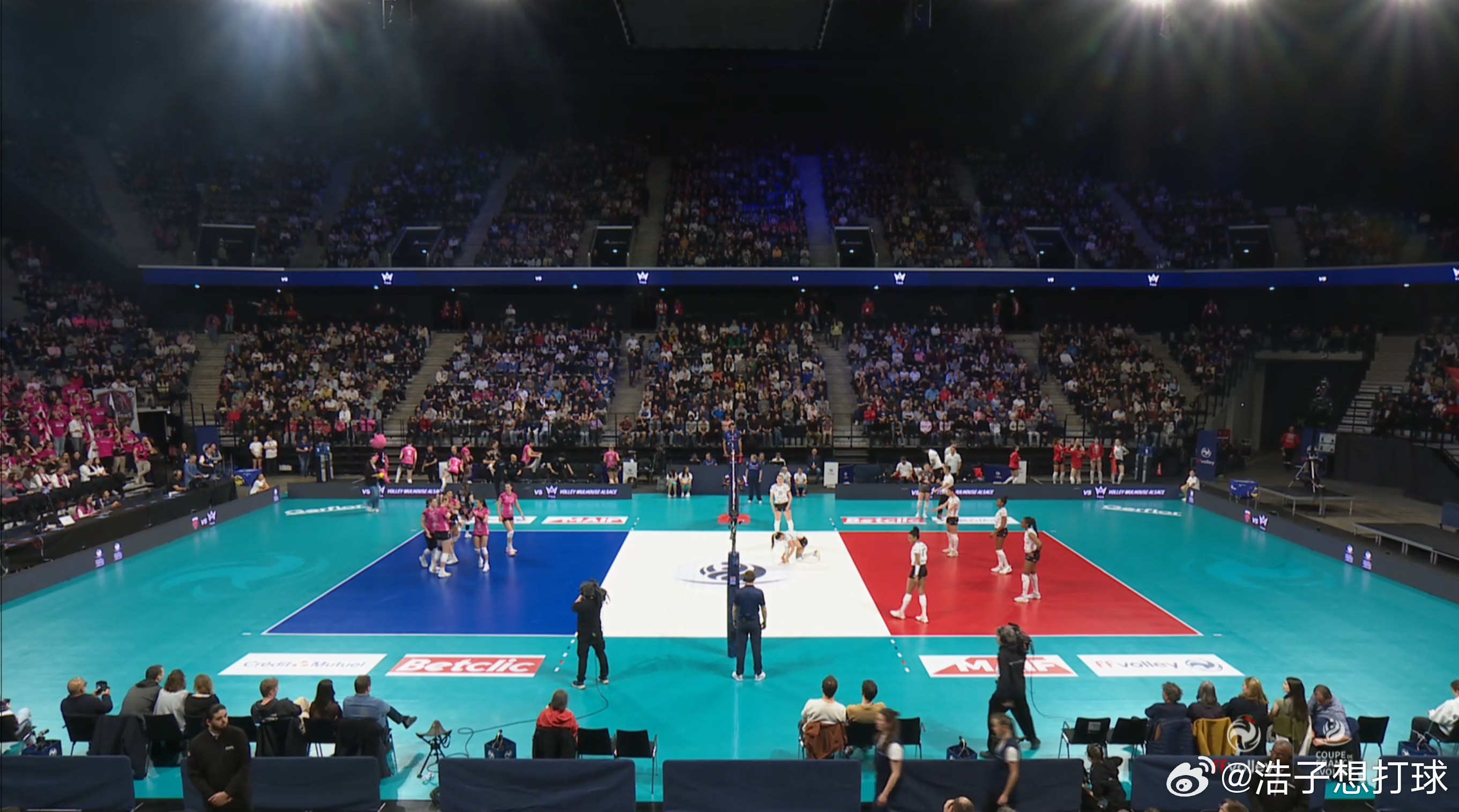 国际排坛动态 本赛季法国杯女排的决赛，米卢斯vs南锡，氛围针不戳啊~ 