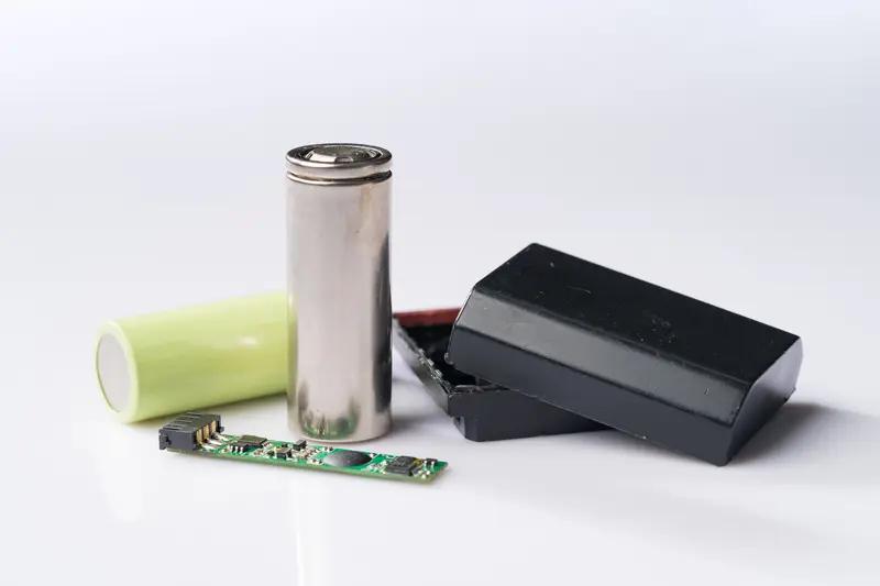 中国科学家这次可太神啦！他们研发出的铁基电池，比锂电池便宜80倍，寿命还能达到1