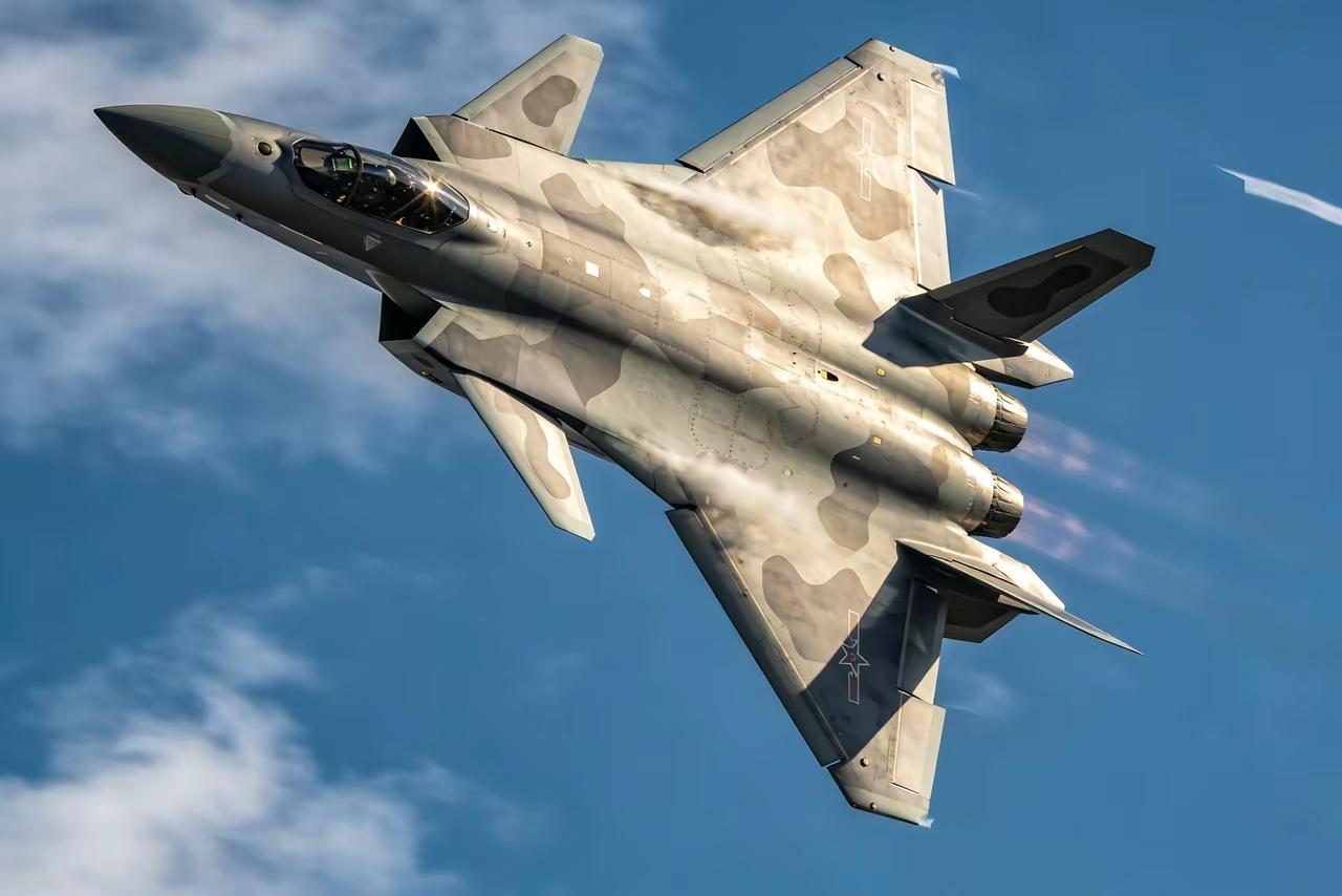 目前全球最先进的五代机对比如下，歼20和F-22的高清无码图，颜值即战斗力，大家