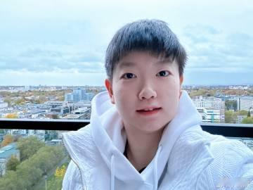#孙颖莎又去演讲了# 青年学习榜样，支持莎莎 ​​​