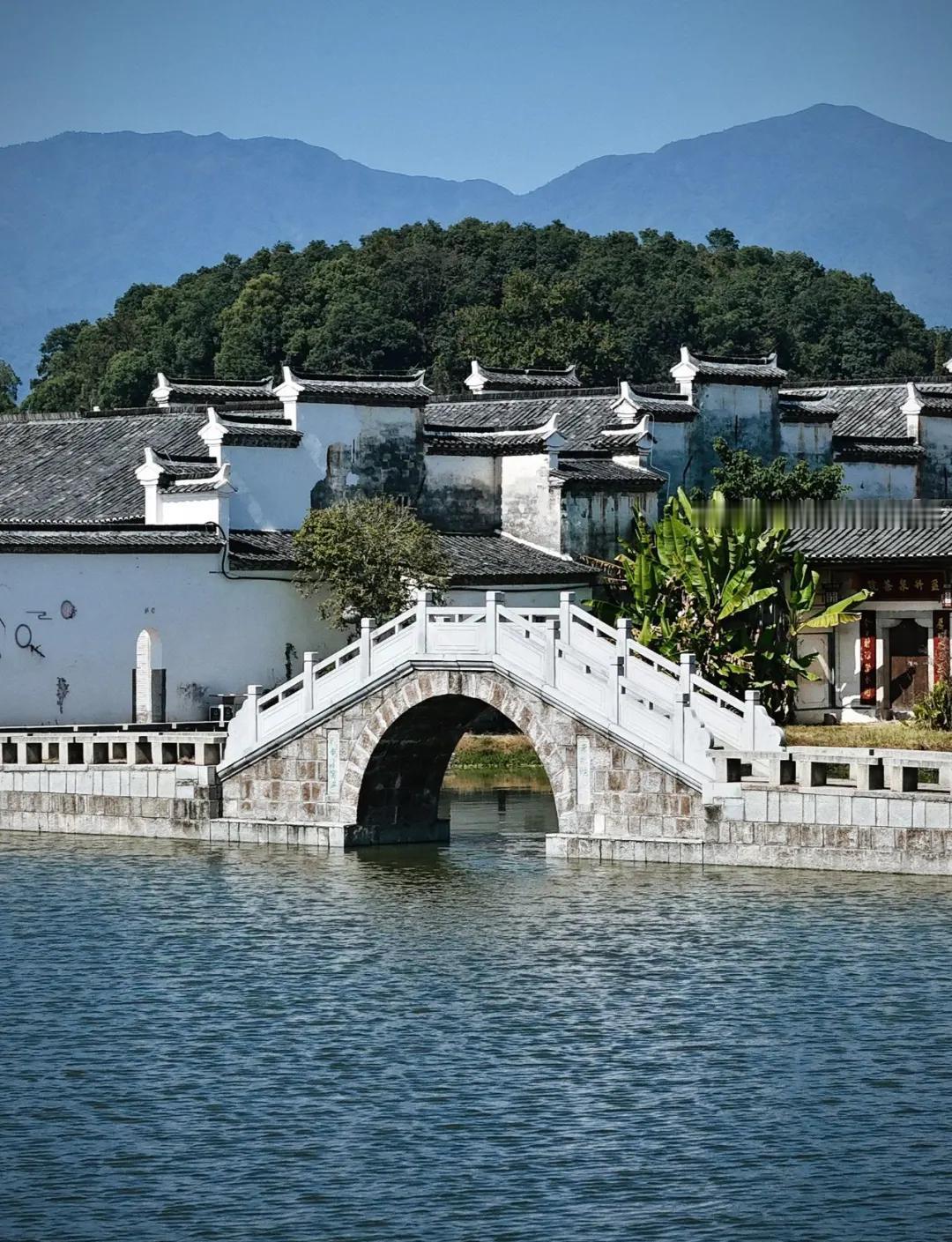 江西天宝古村，江南第一古村美景攻略！
天宝古村
美景和美食攻略：
1、刘氏宗祠、