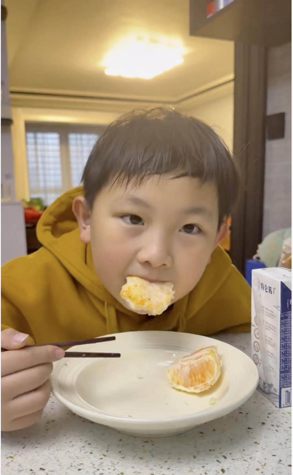 我儿子说虾饼太好吃了，好吃到不舍得吃。这是我开享界S9T，从上海带回老家的，8个