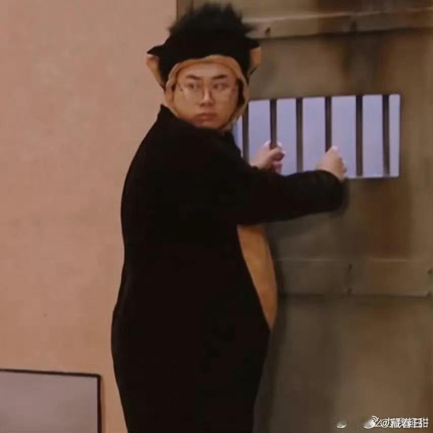 吕严家进门就是桑拿房 好想急头白脸去吕严家住两天，什么房子一进门就有桑拿房啊，之