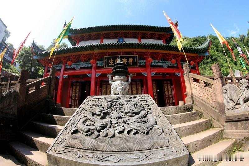 “莫愁前路无知己，共赴云程自有人”，这句诗给人满满的力量。就像高适那句“莫愁前路